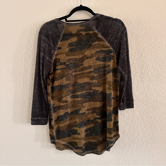 Lucky Brand Camouflage woman’s Long Sleeve Tee size small Outdoor Country Life - Picture 2 of 5